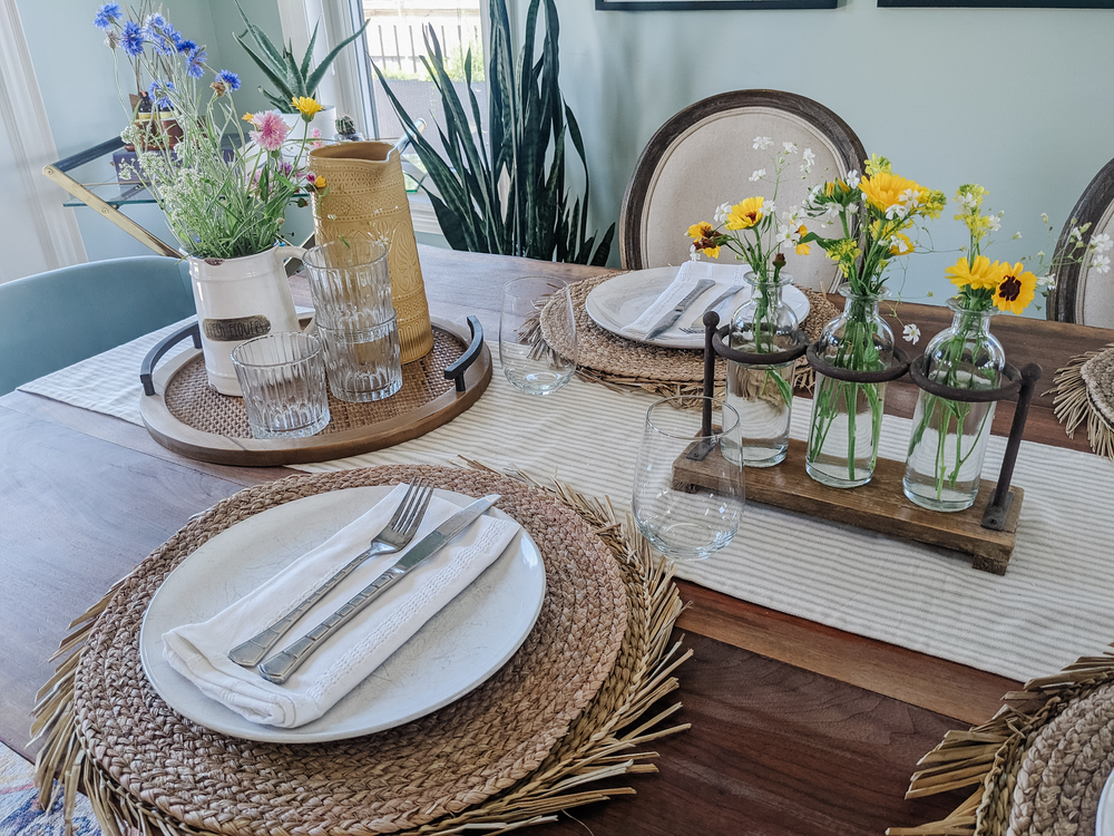 Keeping it Simple: Summer Table Settings that Won’t Break the Bank