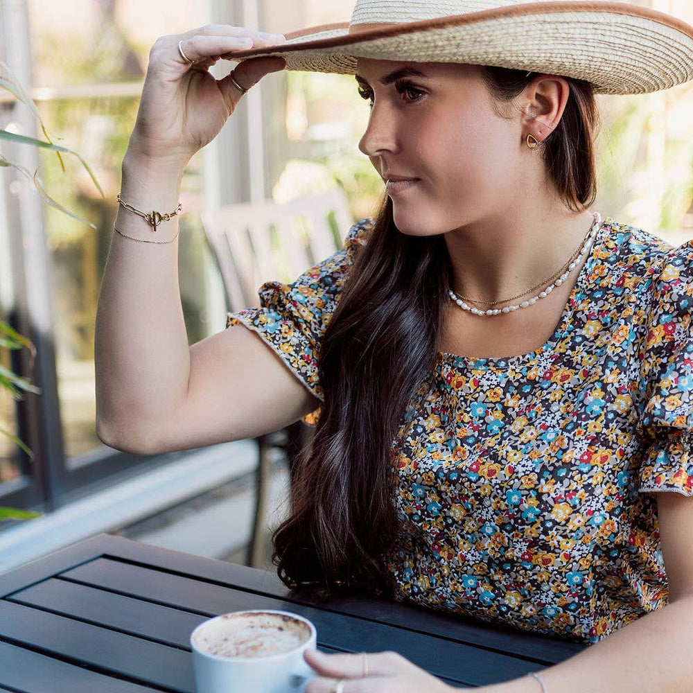 
            
                Load image into Gallery viewer, Louisa Paperclip Chain Bracelet: Yellow Gold
            
        
