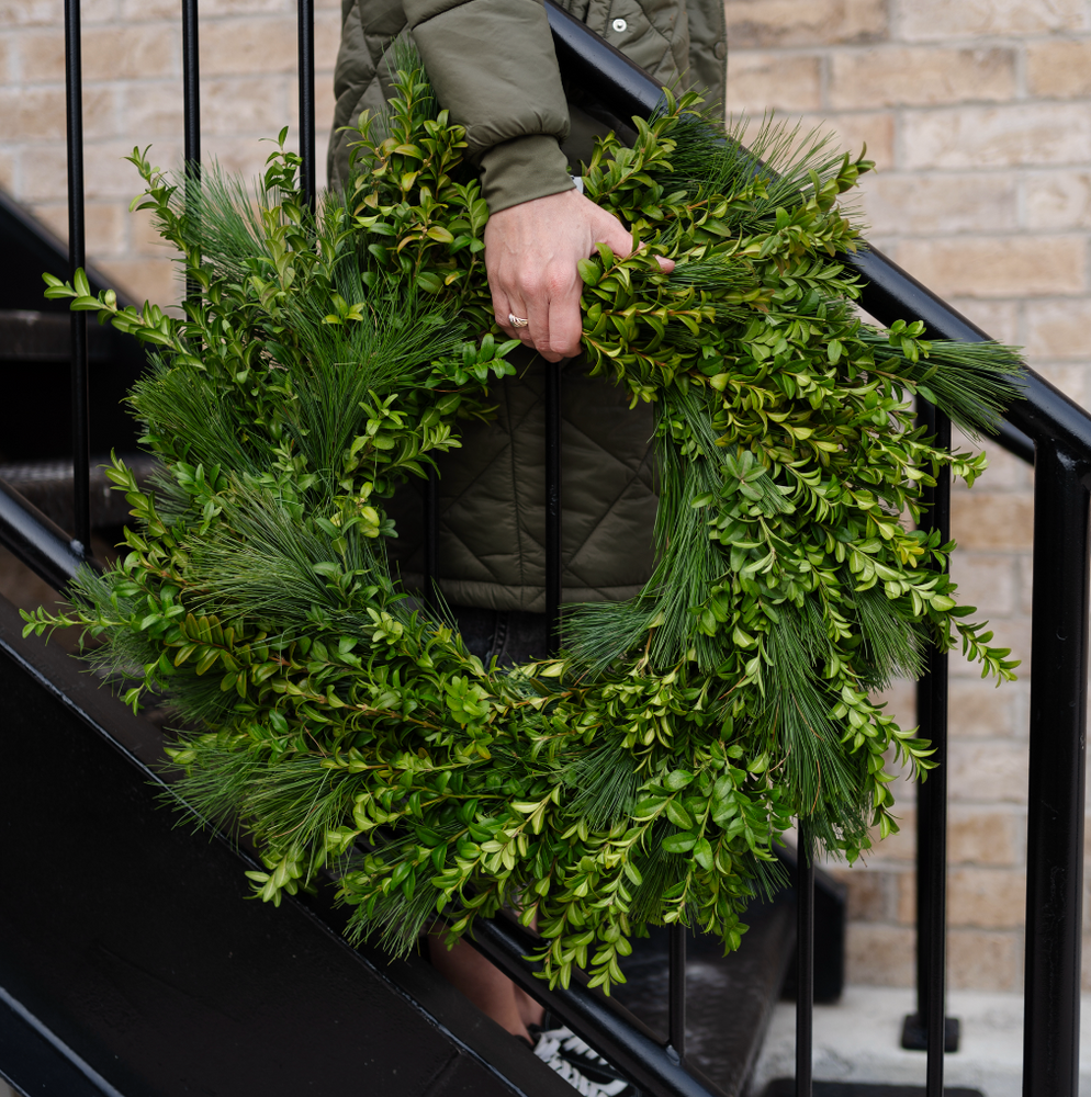 16" Round Mixed Boxwood Wreath