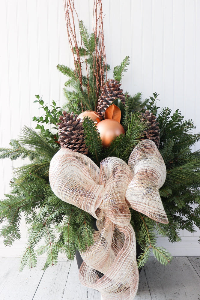 14" Round Winter Planter - École Elémentaire Catholique Georges P Vanier