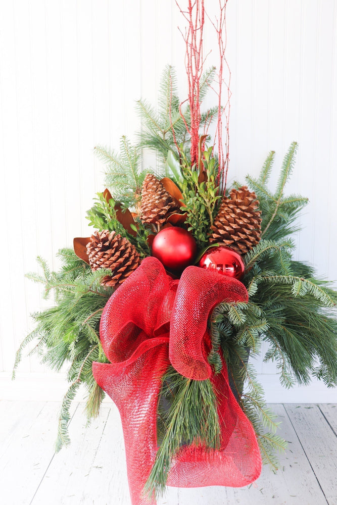 14" Round Winter Planter - École Elémentaire Catholique Georges P Vanier