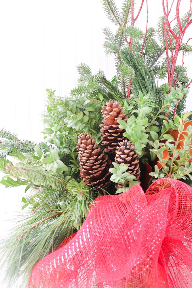10" Round Winter Planter - École Elémentaire Catholique Georges P Vanier