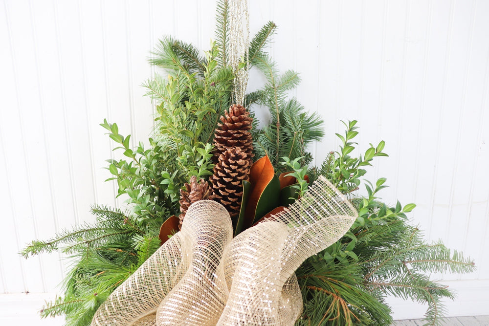 10" Round Winter Planter - École Elémentaire Catholique Georges P Vanier