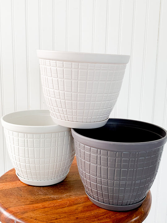 8" Adelyn w/ Attached Saucer Plastic Pot