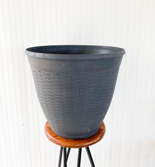 22" Wicker Round Plastic Pot